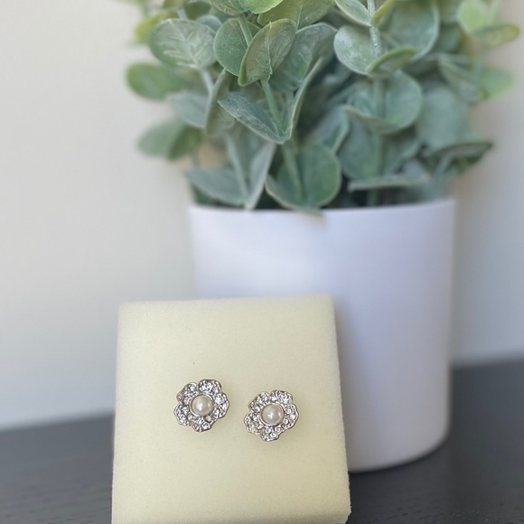 Silver & Pearl Floral Stud Earrings - Picture 6 of 6